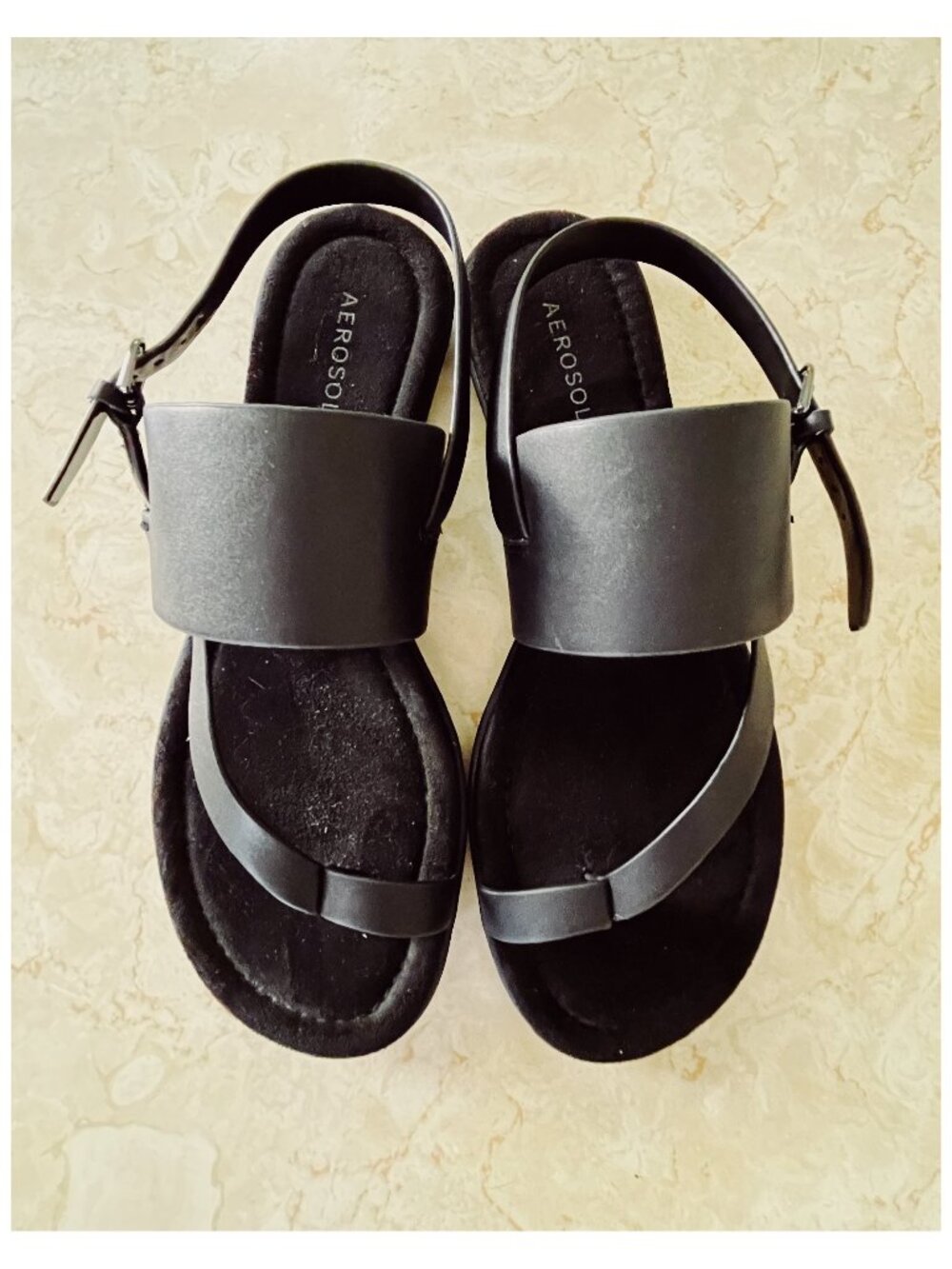 NWOB Aerosoles Awa Sz 7.5 Black Faux Leather Toe Ring Strappy Sandals